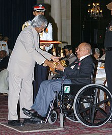 The President, Dr. A.P.J. Abdul Kalam presenting Padma Vibhushan to Prof. Balu Sankaran, at an Investiture-II Ceremony at Rashtrapati Bhavan in New Delhi on April 05, 2007.jpg