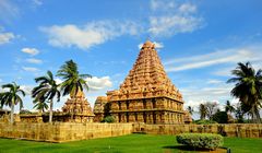 Gangaikonda Cholapuram view.jpg