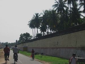 Thiruvanaikaval Koyil outer compound.jpg