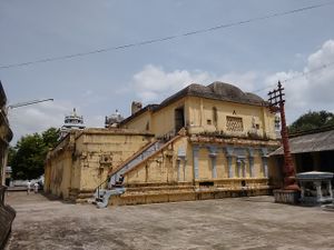 Avur pasupatisvarar temple.jpg