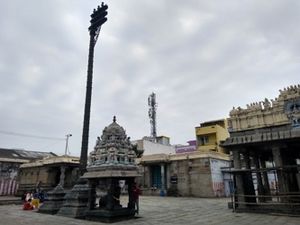 Kanchi katchabesvarar temple4.jpg