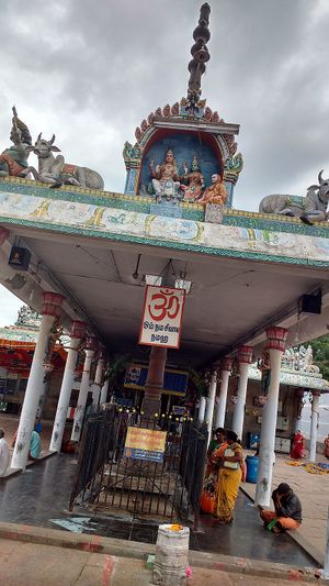 Immaiyilum nanmai tharuvaar Temple3.jpg