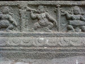 Tiruvannamalai-temple-sculpture-depiction of musicians.jpg