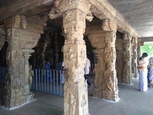 Bhavani sangamesvarar temple amman shrine7.jpg