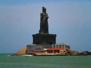 Statue of Thiruvalluvar.jpg