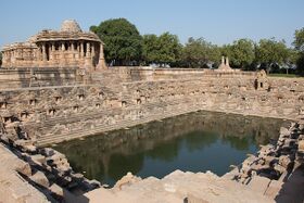படிமம்:Sun Temple, Modhera 02.jpg