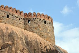 படிமம்:Thirumayam Fort.jpeg
