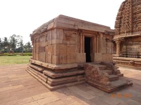 படிமம்:Pattadakal inside.jpg