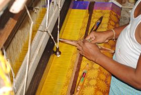 படிமம்:Hand loom in Devikapuram.jpg