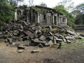 படிமம்:Beng Mealea 18.jpg